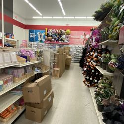 Boxes everywhere, can't pull cart down isle