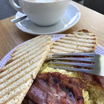 Café Bo - 3 eggs and  bacon - Breakfast & Brunch Near Me - Cologne, NW