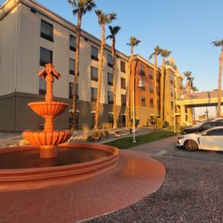 Holiday Inn Express & Suites Yuma - Fountain in front, party in the back