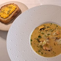 Restaurant La Société Köln - Fischsuppe, Safran, Orange, Fenchel & Rostbrot -Sauce Rouille / Fish soup, Saffron, orange, fennel & bread, rouille sauce. 2024 09 02. M1.