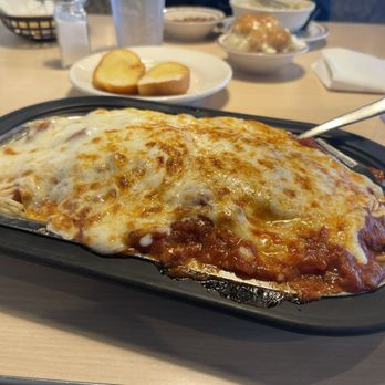 Sunrise Diner - Baked Spaghetti & Garlic Bread - Diners Near Me - Thomasville, North Carolina