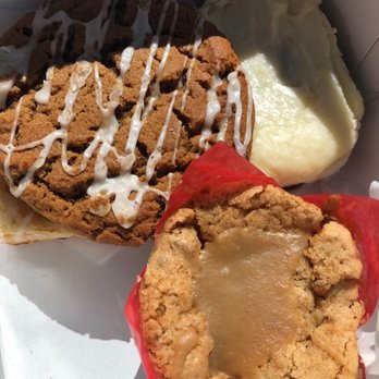 Deutsch Apple Bakery - Molasses Crinkle Cookie, Apple Pecan Muffin, Pineapple Cake w/ Cream Cheese Frosting - Bakeries Near Me - Blanco, Texas