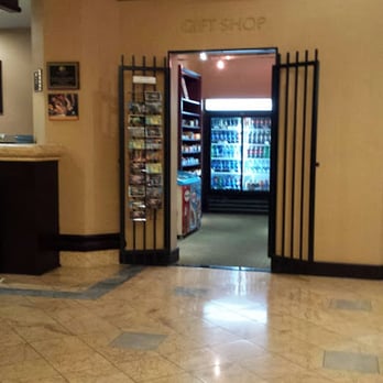DoubleTree by Hilton Hotel Modesto - Snack shop in the lobby - Hotels Near Me - Modesto, California DoubleTree by Hilton Hotel Modesto - Snack shop in the lobby - Hotels Near Me - Modesto, California