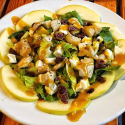 Querreque - Salad with chicken.