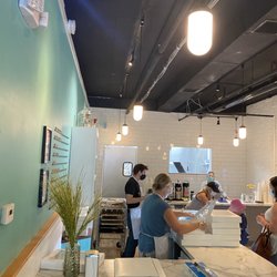 Darling Doughnuts - Inside