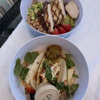 Hale Kai Restaurant - Lobster tacos and Buddah Bowl with chicken - Hawaiian Near Me - Waimea, Hawaii