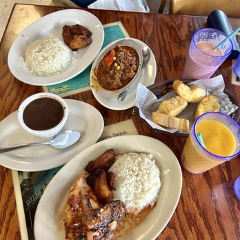 Puerto Sagua Restaurant - Ropa Vieja and Pollo Asado - Cuban Near Me - Miami Beach, Florida