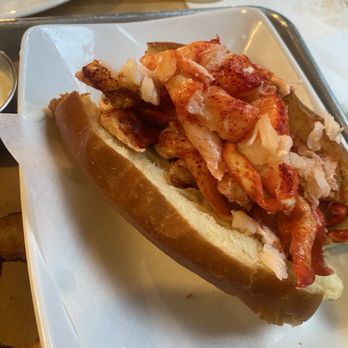 Hazel's - Paced with lobster! - Bars Near Me - Birmingham, Michigan