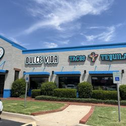 Dulce Vida Tacos & Tequila - Loved this restaurant!!!