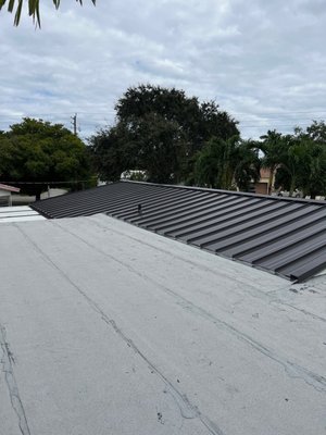 Stat Roofing and Sheetmetal Logo