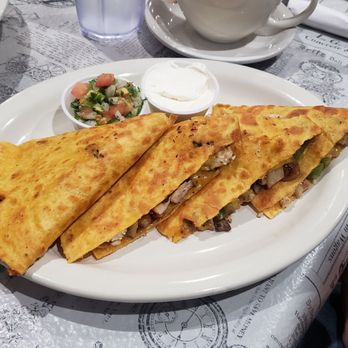 Sidewalk Cafe - Chicken quesadilla - Cafes Near Me - Denton, Texas