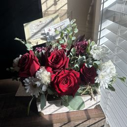 Very cute basket with small glass containers holding the arrangement! Very cute basket with small glass containers holding the arrangement!