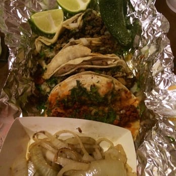 Tacos Chihuahua - Tacos de carne asada, pollo, al pastor, y chorizo. Listos con cebolla y cilantro. No se me olvido incluir un chile y cebollitas. - Tacos Near Me - Norwalk, California Tacos Chihuahua - Tacos de carne asada, pollo, al pastor, y chorizo. Listos con cebolla y cilantro. No se me olvido incluir un chile y cebollitas. - Tacos Near Me - Norwalk, California