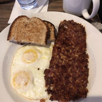 Fenney Grill - Corned beef hash - Salad Near Me - The Villages, Florida