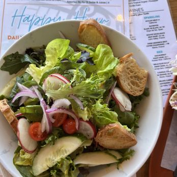 Maui Brewing - Side salad - Brewpubs Near Me - Lahaina, Hawaii