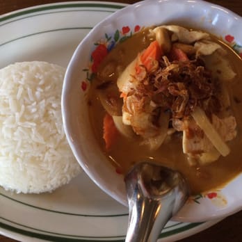 Paadee - Chicken Mussaman Curry - potatoes, onions, carrots, and peanuts. - Thai Near Me - Portland, Oregon