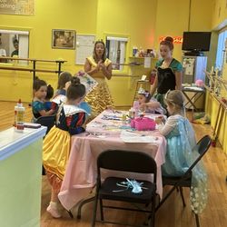 Rhythm Pointe Dance Academy - Princess Dance Camp Crafting