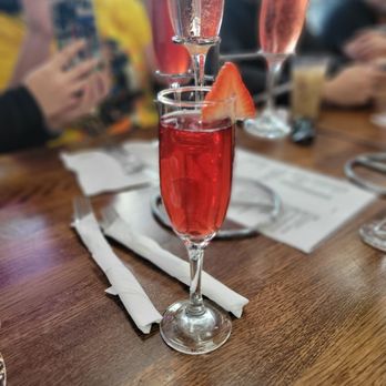 Madres Brunch - Cranberry Mimosa - Breakfast & Brunch Near Me - Whittier, California Madres Brunch - Cranberry Mimosa - Breakfast & Brunch Near Me - Whittier, California