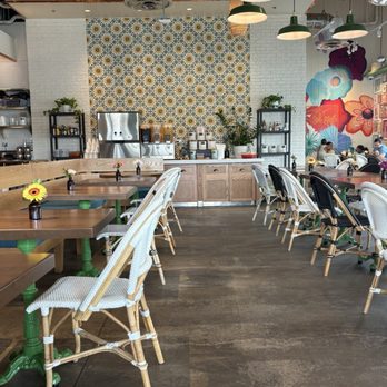 Flower Child - Interior - Salad Near Me - Henderson, Nevada
