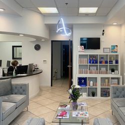 Drops of Beauty - Come relax and put your feet up - in our beautiful lobby.