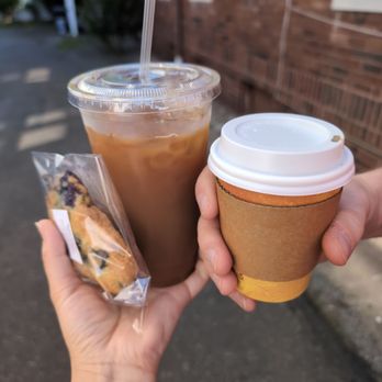 Estate House Coffee - Two pour-overs-one iced, one hot- and a blueberry white chocolate chip cookie - Coffee Roasteries Near Me - West Haven, Connecticut Estate House Coffee - Two pour-overs-one iced, one hot- and a blueberry white chocolate chip cookie - Coffee Roasteries Near Me - West Haven, Connecticut