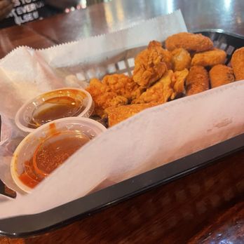 Munchies on 5th Bar & Grille - Combo appetiser - Cocktail Bars Near Me - Birmingham, Alabama Munchies on 5th Bar & Grille - Combo appetiser - Cocktail Bars Near Me - Birmingham, Alabama