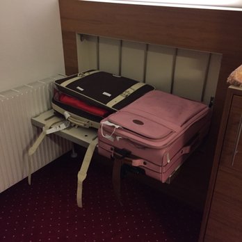 Austria Anatol - 荷物を置かないときは、この台をたたむと壁になります。 - Hotels Near Me - Vienna, 9 Austria Anatol - 荷物を置かないときは、この台をたたむと壁になります。 - Hotels Near Me - Vienna, 9