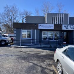 CBD Lakewood - Main entry is handicap accessible with up front parking.