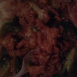 SCRUMPTIOUS CHICKEN WITH BROCCOLI PLATE