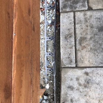 Chelan Landscaping - 1 inch gap between pavers and plastic edging - Landscaping Near Me Chelan Landscaping - 1 inch gap between pavers and plastic edging - Landscaping Near Me