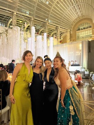 Ronald Reagan Building and International Trade Center Food Court by null