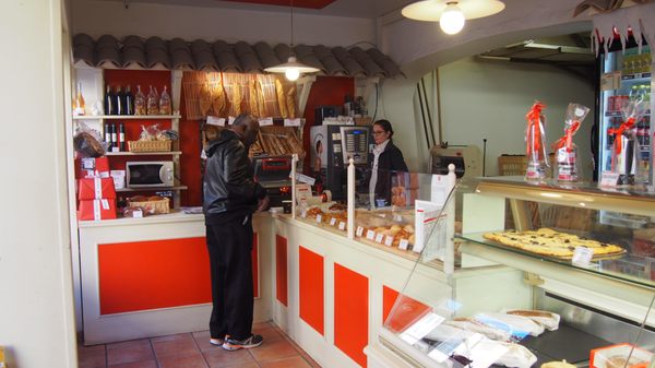 La Tarte Tropézienne Pâtisserie Viennoiserie Sandwicherie Pain by null