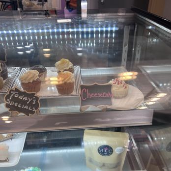 Midnite Confection's Cupcakery - Bakeries Near Me - Baltimore, Maryland