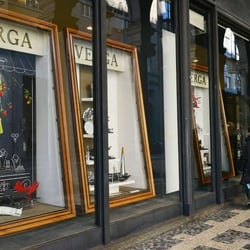 Le vetrine storiche del Verga