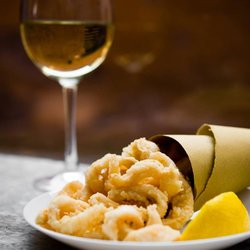 Fish Market Trastevere - Everyday you can join our aperitif: one fried fish and one glass of wine for only 5 euro!