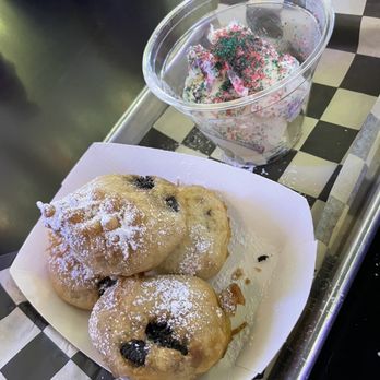 Marietta Melt Yard - Fried Oreos and Vanilla Ice Cream - Sports Bars Near Me - Marietta, Georgia Marietta Melt Yard - Fried Oreos and Vanilla Ice Cream - Sports Bars Near Me - Marietta, Georgia