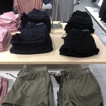 H&M - Shorts - Women's Clothing Near Me - North Charleston, South Carolina H&M - Shorts - Women's Clothing Near Me - North Charleston, South Carolina