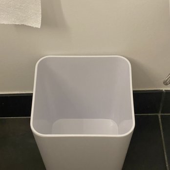 Four Points by Sheraton Myrtle Beach - Trash Can With No Liner/Trash Bag. - Hotels Near Me - Myrtle Beach, South Carolina
