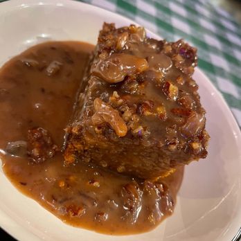 Daisy's Po' Boy and Tavern - Banana Pecan Bourbon Toffee Cake - Cajun/Creole Near Me - Chicago, Illinois