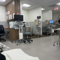 MemorialCare Miller Children's & Women's Hospital - Empty spaces and tons of patients waiting for the smallest thing that's can easily be an in and out thing n would get everyone out here
