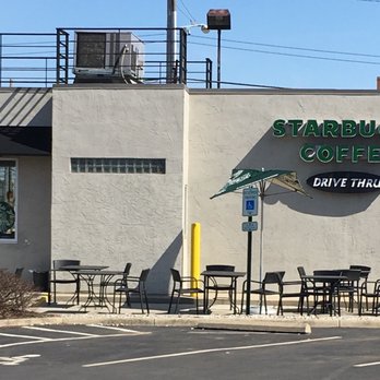 Starbucks - Small outdoor seating area - Coffee & Tea Near Me - Columbus, Ohio