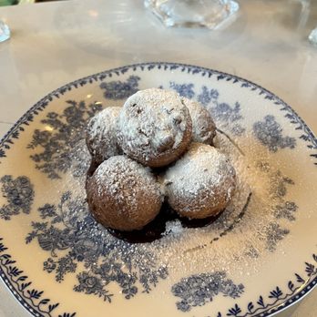 Cecilia - Warm delicious donuts - Breakfast & Brunch Near Me - Vancouver, Washington