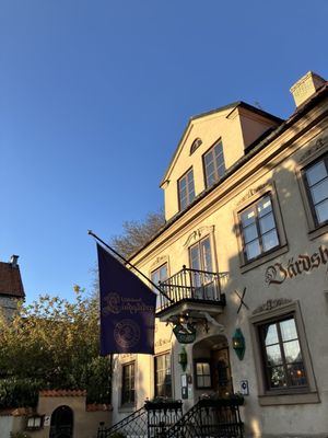 Värdshuset Lindgården | Restaurang & Hotell by null