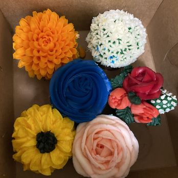Leli's Bakery - Cafes Near Me - Astoria, New York