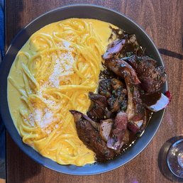 Tallarin a la huancaina con lomo saltado
