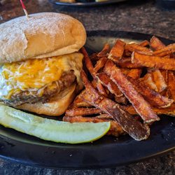 Crossroads Restaurant & Lounge