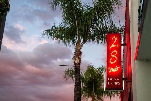 28 WEST SPORTS BAR by null