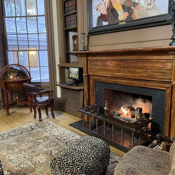 The Martha Washington Inn and Spa - Library - Hotels Near Me - Abingdon, Virginia