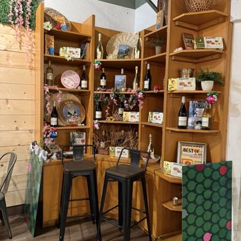 The Cheese Course - Cute decor - Cheese Shops Near Me - Pinecrest, Florida