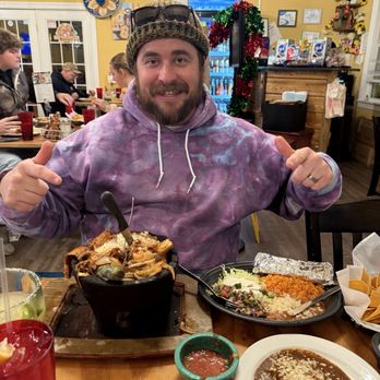 Las Compadres - Mexican Near Me - Locust Hill, Virginia